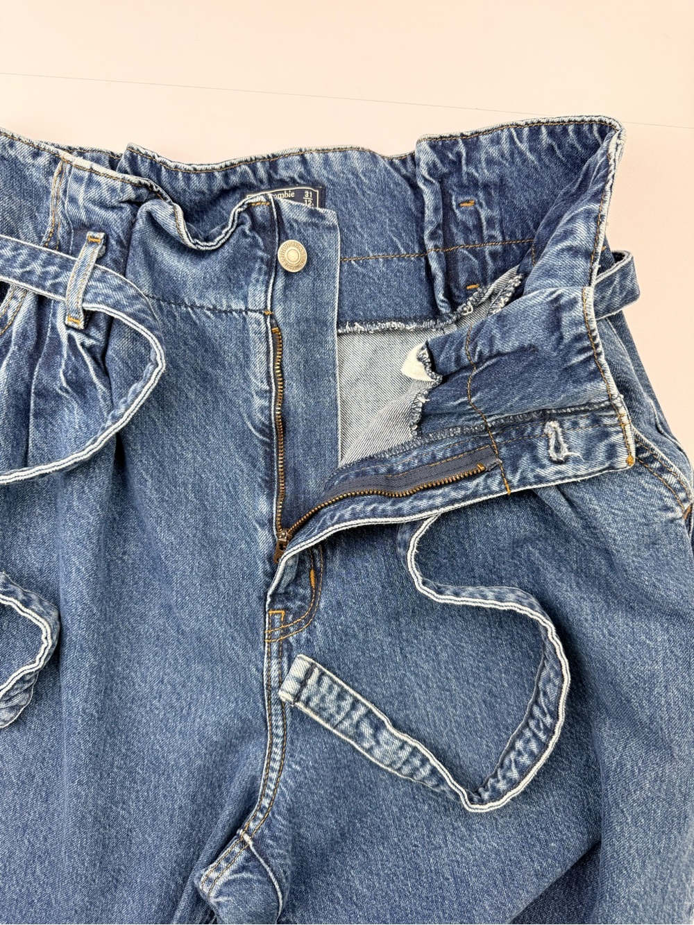 Abercrombie A&F Mom Jeans 31 High Rise Paperbag Waist Belted Blue Denim Raw Hem - Picture 8 of 8
